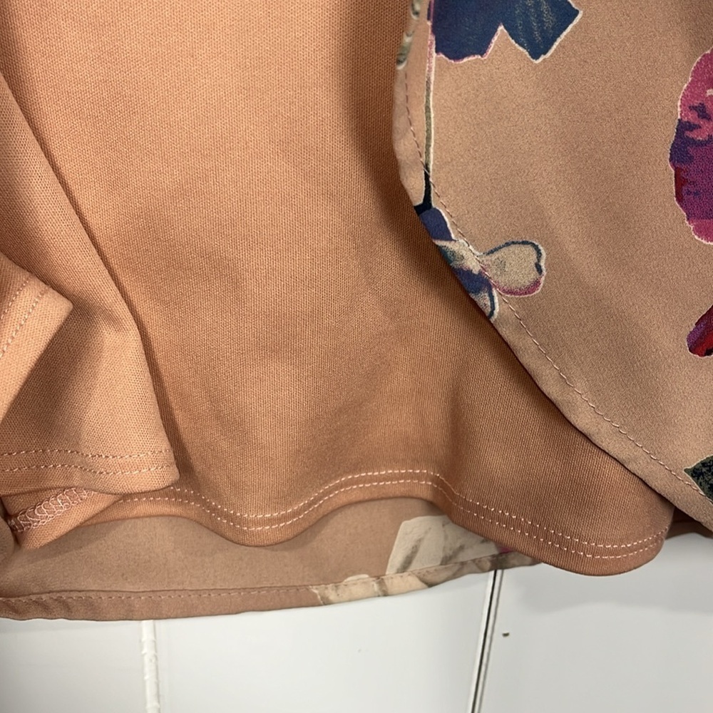 Peach Love Womens Top M Mauve Green Vneck Pullover Floral Print Lined Classy EUC - Picture 6 of 11